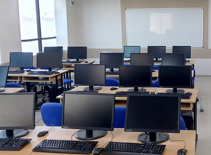 1621519003Amity_Patna_class_room.jpg